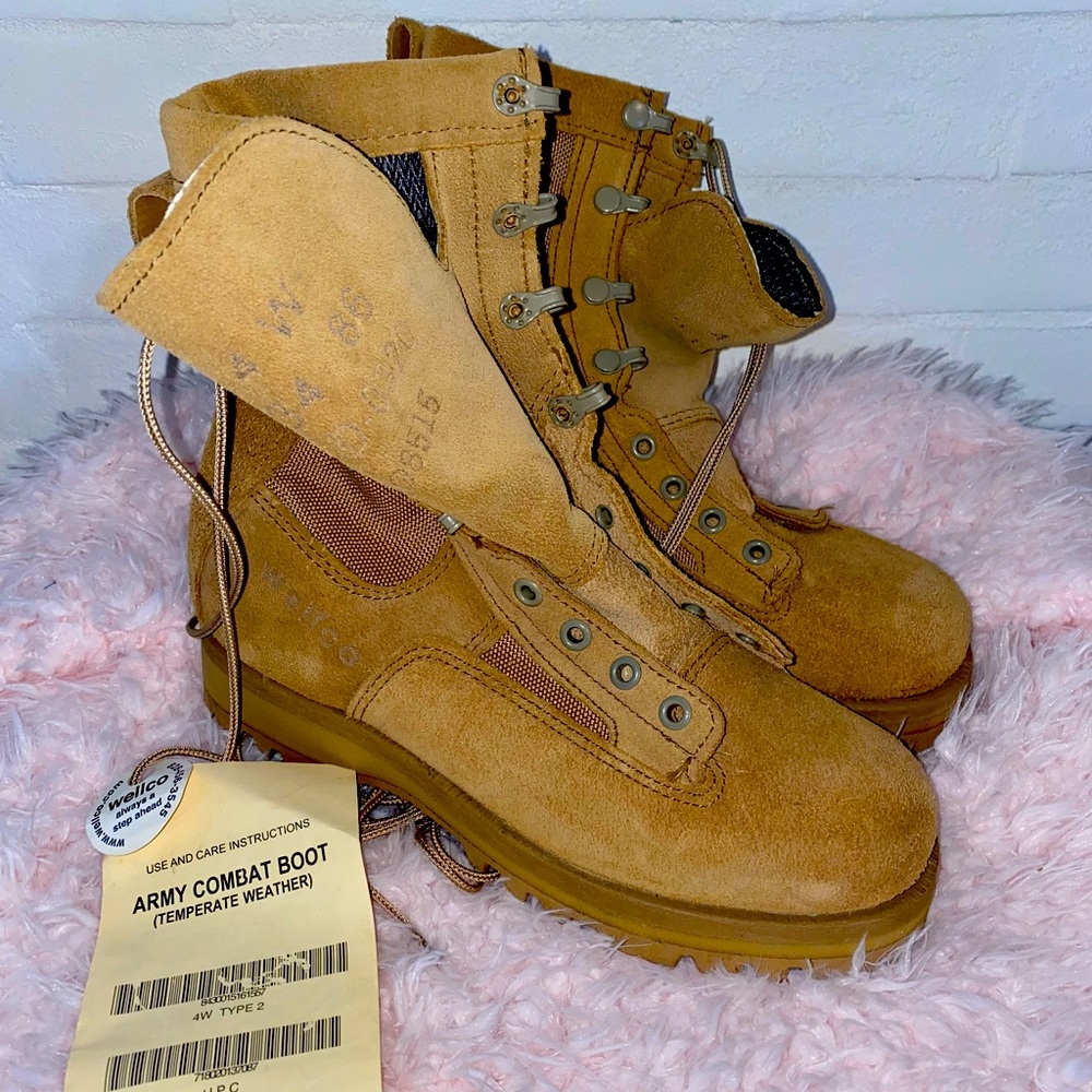 Combat / hiking boots temperate weather men’s size 4 = womens size 6~6.5